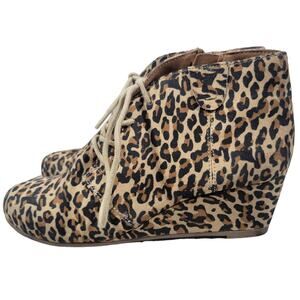 DV8 Dolce Vita Brady Wedge Leopard Microsuede Ankle Booties‎ Zip & Lace 6
